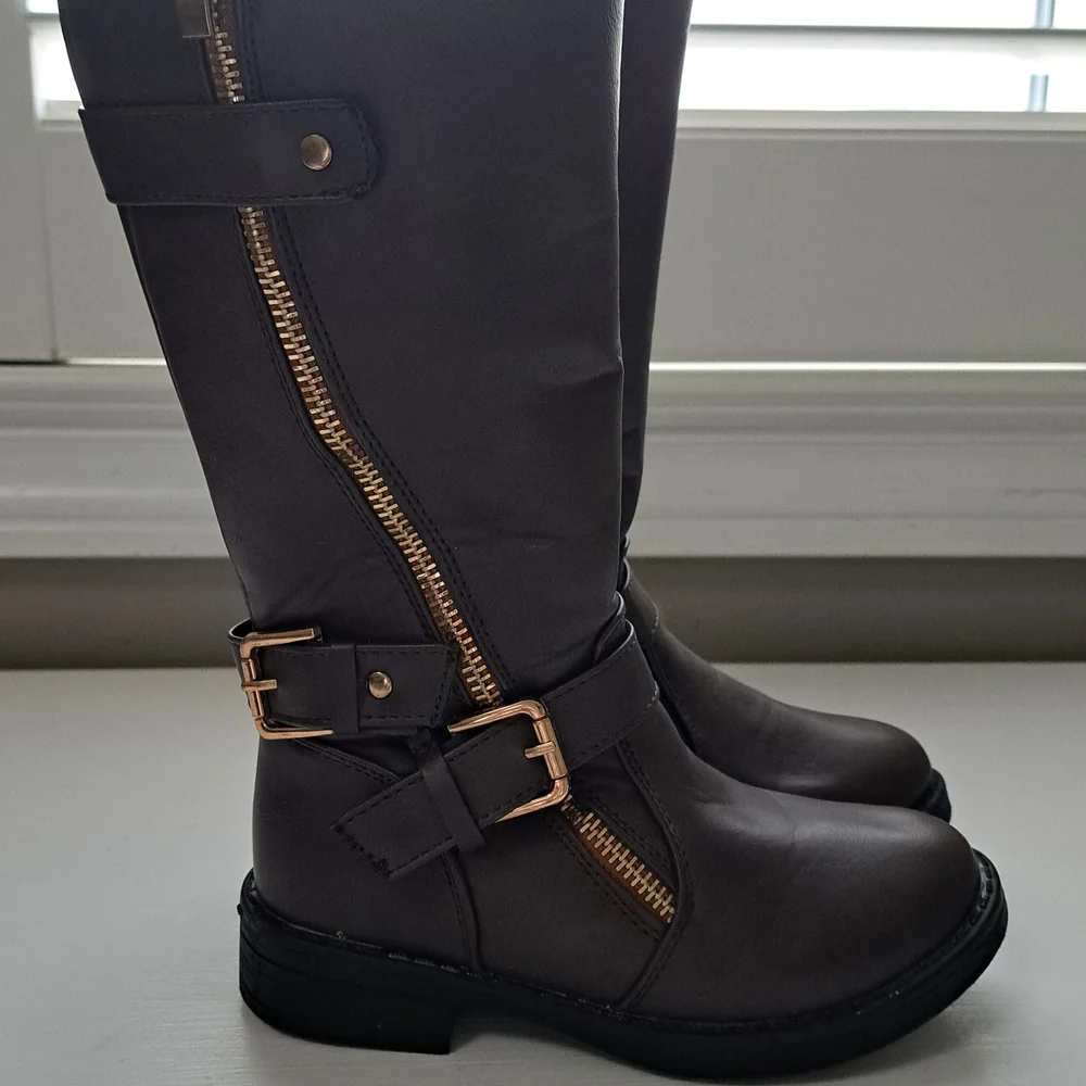 Brown Knee-High Boots with Gold Accents - Picture 3 of 7
